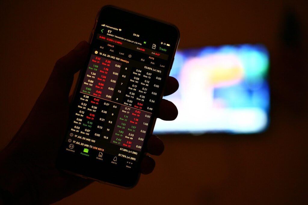На крипторинку існує багато платформ для копітрейдингу.