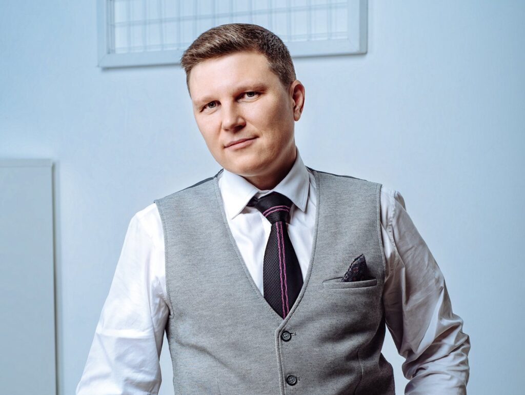 Андрій Шевчишин, фінансовий аналітик.